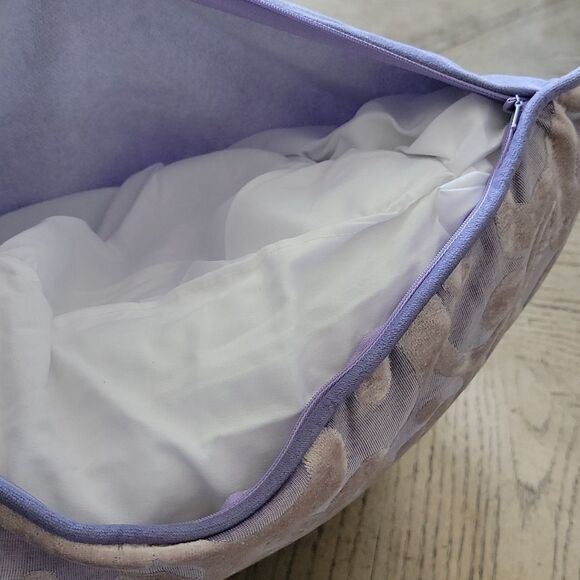 20x20 decorative velvet throw pillow with zipper Kingray💜 - Picture 4 of 8